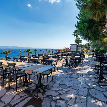 Alis Farm Boutique & Hotel 2*