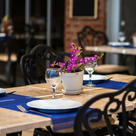 Alis Farm Boutique & Hotell