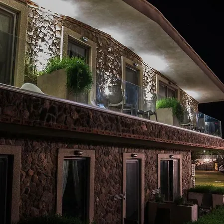 Alis Farm Boutique & Hotell 2*